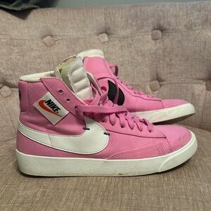 Blazer Rebel Mid ‘Pink’